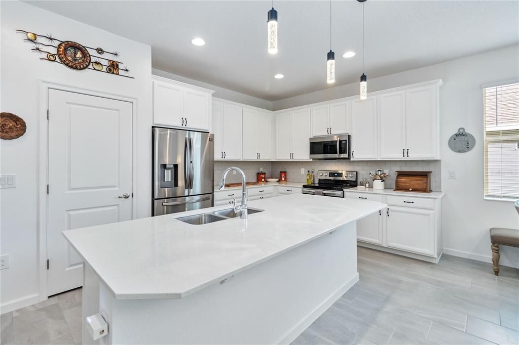 For Sale: $360,000 (3 beds, 2 baths, 1983 Square Feet)