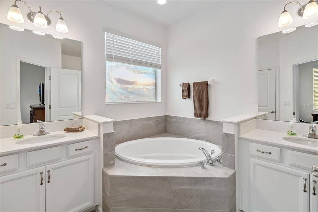 For Sale: $360,000 (3 beds, 2 baths, 1983 Square Feet)