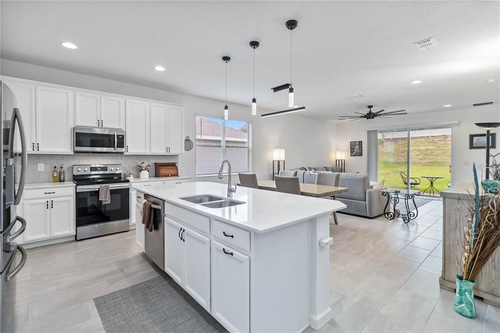 For Sale: $360,000 (3 beds, 2 baths, 1983 Square Feet)