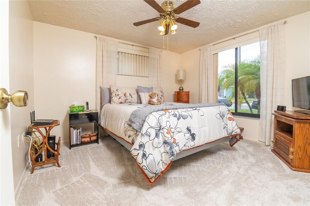 For Sale: $246,000 (2 beds, 1 baths, 1133 Square Feet)