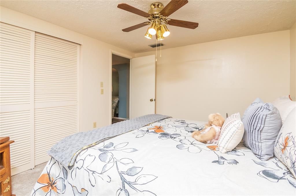 For Sale: $246,000 (2 beds, 1 baths, 1133 Square Feet)