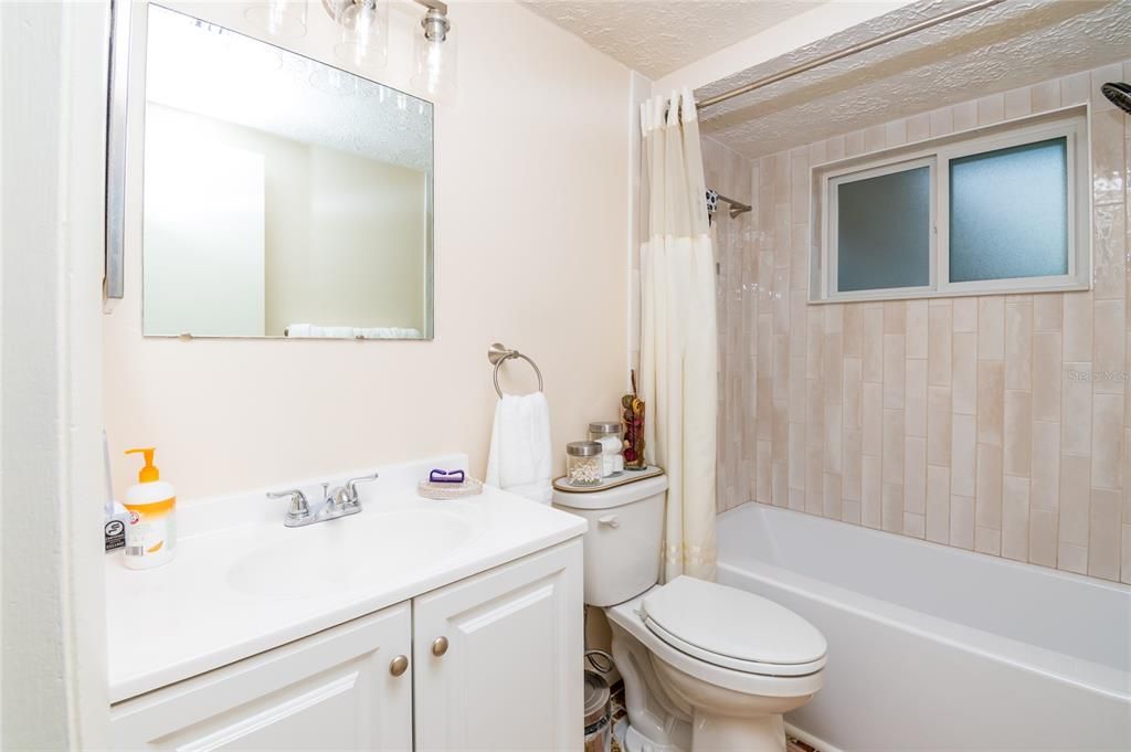 For Sale: $246,000 (2 beds, 1 baths, 1133 Square Feet)