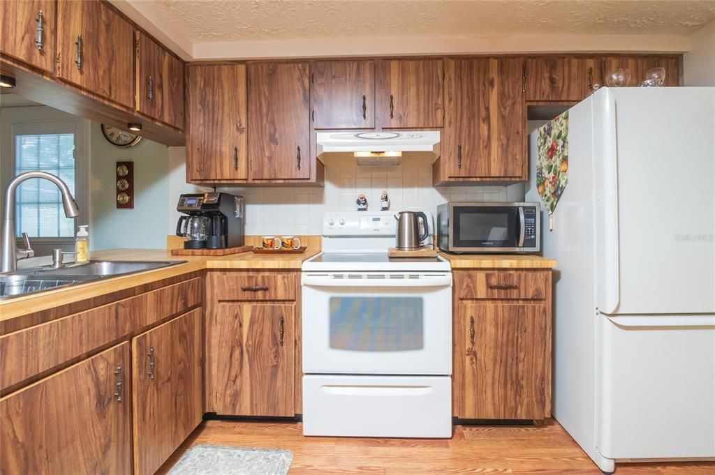 For Sale: $246,000 (2 beds, 1 baths, 1133 Square Feet)