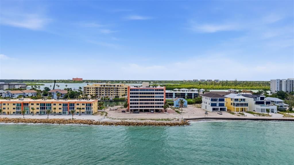 For Sale: $874,999 (3 beds, 2 baths, 1710 Square Feet)