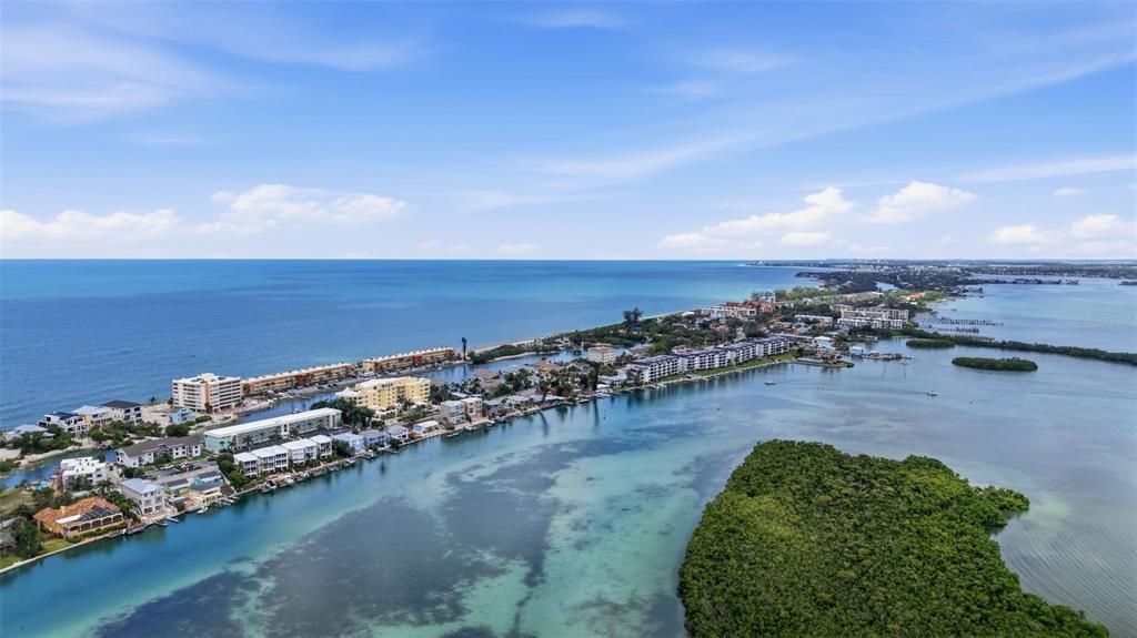 For Sale: $874,999 (3 beds, 2 baths, 1710 Square Feet)
