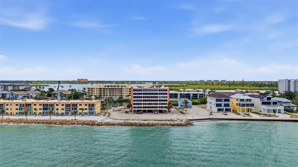 For Sale: $874,999 (3 beds, 2 baths, 1710 Square Feet)