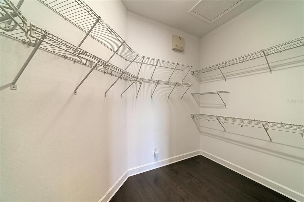 Activo con contrato: $699,000 (3 camas, 3 baños, 1994 Pies cuadrados)
