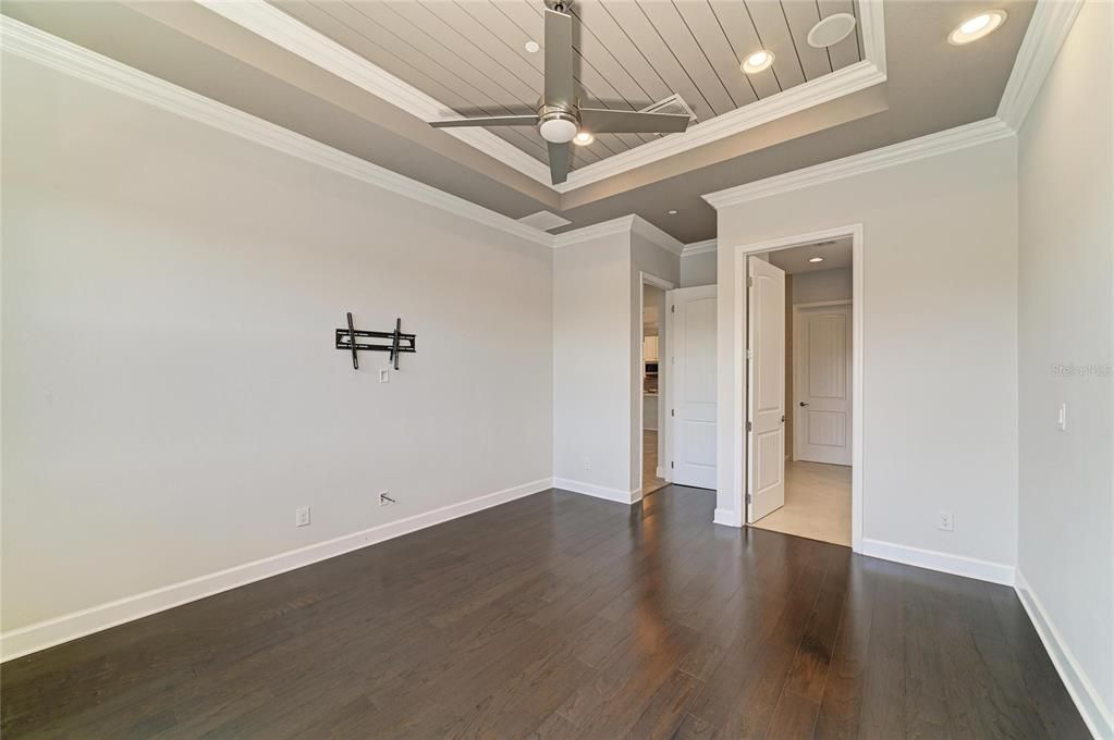 Activo con contrato: $699,000 (3 camas, 3 baños, 1994 Pies cuadrados)