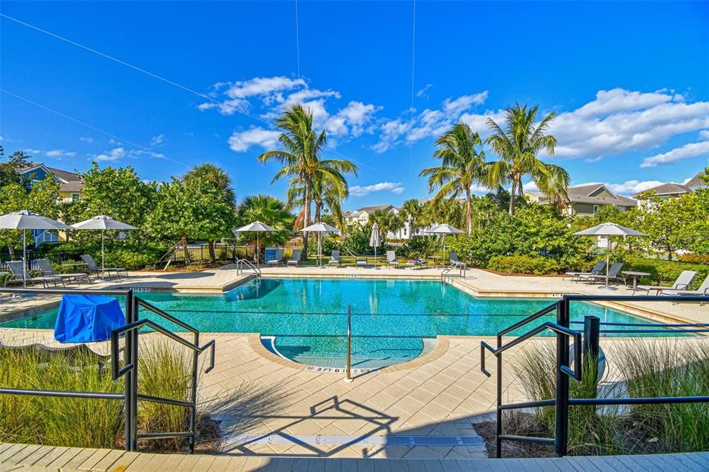 Activo con contrato: $699,000 (3 camas, 3 baños, 1994 Pies cuadrados)