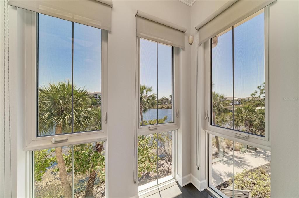 Activo con contrato: $699,000 (3 camas, 3 baños, 1994 Pies cuadrados)