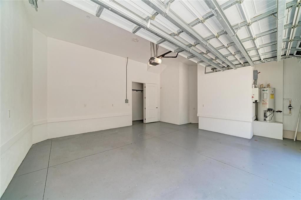 Activo con contrato: $699,000 (3 camas, 3 baños, 1994 Pies cuadrados)