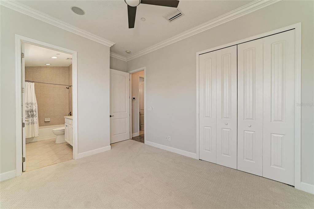 Activo con contrato: $699,000 (3 camas, 3 baños, 1994 Pies cuadrados)