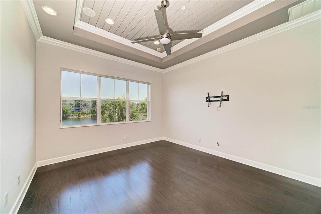 Activo con contrato: $699,000 (3 camas, 3 baños, 1994 Pies cuadrados)
