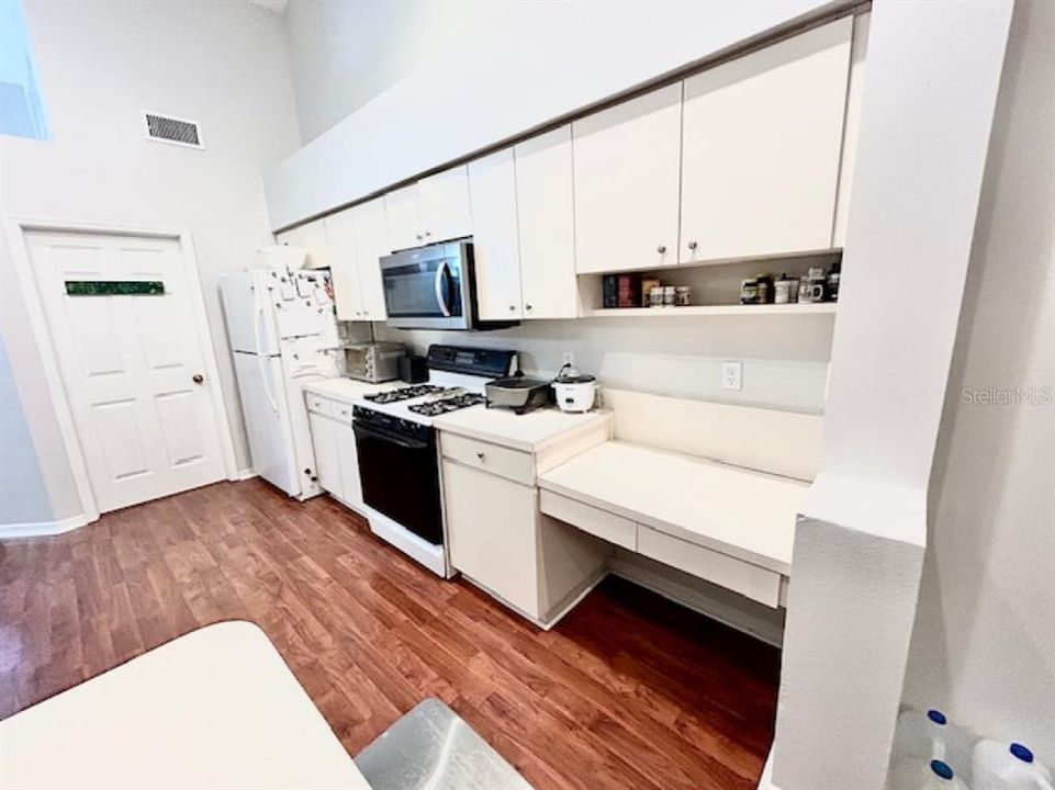 For Sale: $385,000 (4 beds, 2 baths, 2039 Square Feet)