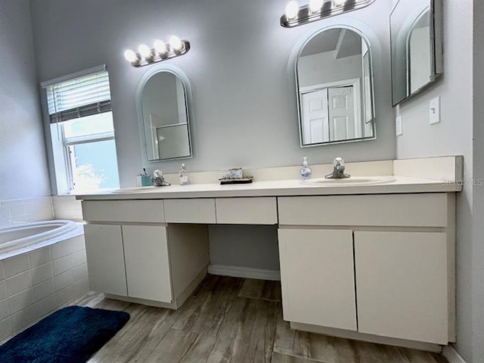 For Sale: $385,000 (4 beds, 2 baths, 2039 Square Feet)