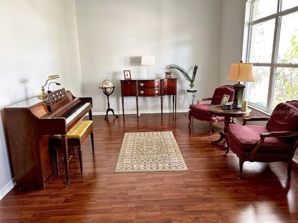 For Sale: $385,000 (4 beds, 2 baths, 2039 Square Feet)