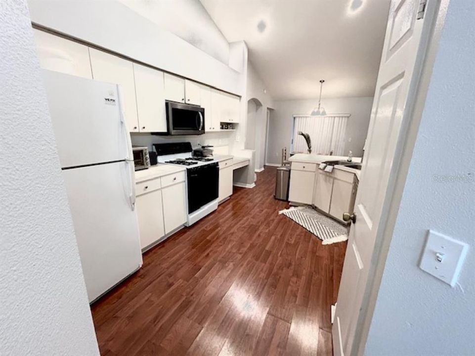 For Sale: $385,000 (4 beds, 2 baths, 2039 Square Feet)