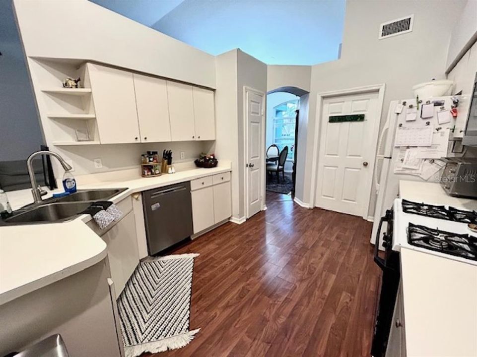 For Sale: $385,000 (4 beds, 2 baths, 2039 Square Feet)