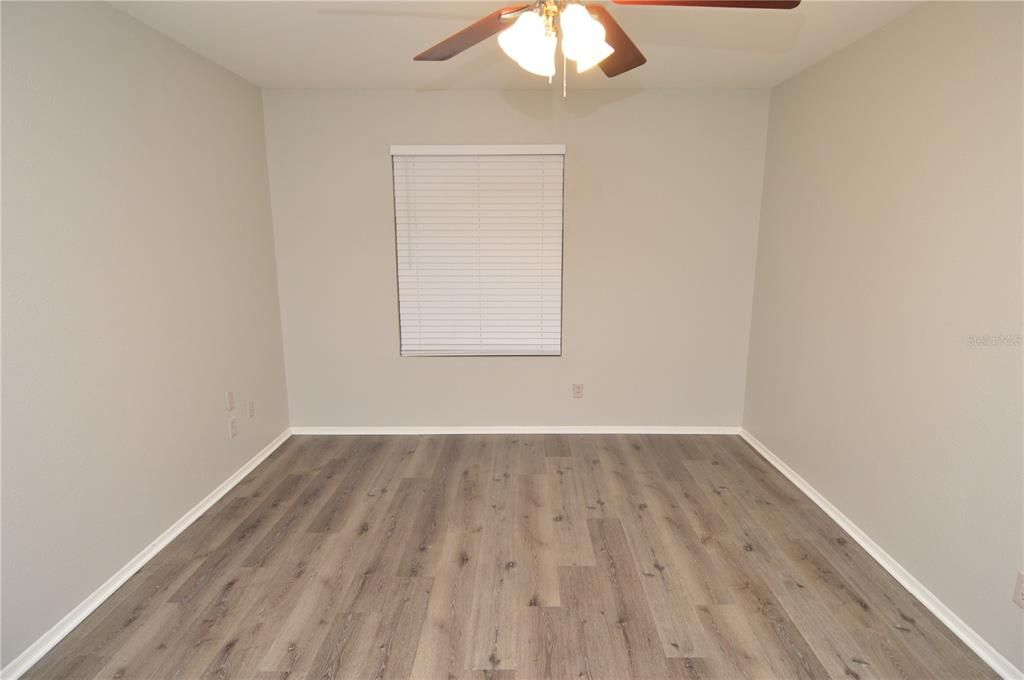 Active With Contract: $1,300 (1 beds, 1 baths, 525 Square Feet)
