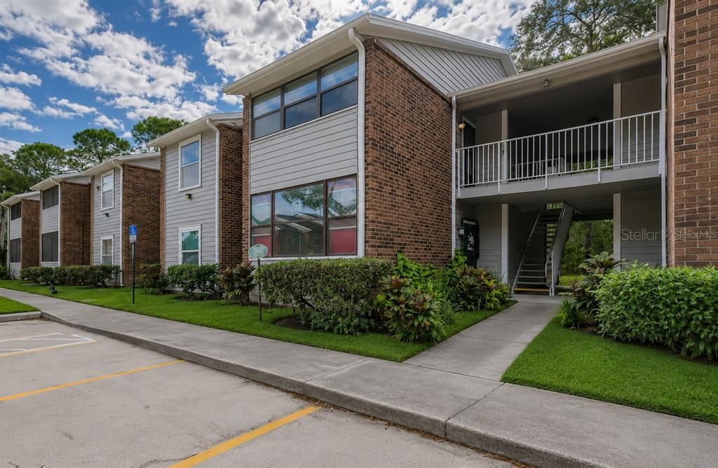 Active With Contract: $1,300 (1 beds, 1 baths, 525 Square Feet)