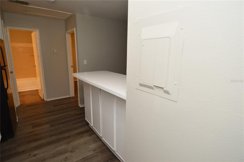 Active With Contract: $1,300 (1 beds, 1 baths, 525 Square Feet)