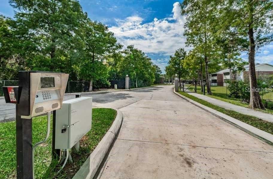 Active With Contract: $1,300 (1 beds, 1 baths, 525 Square Feet)