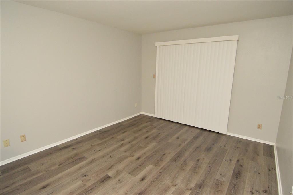 Active With Contract: $1,300 (1 beds, 1 baths, 525 Square Feet)