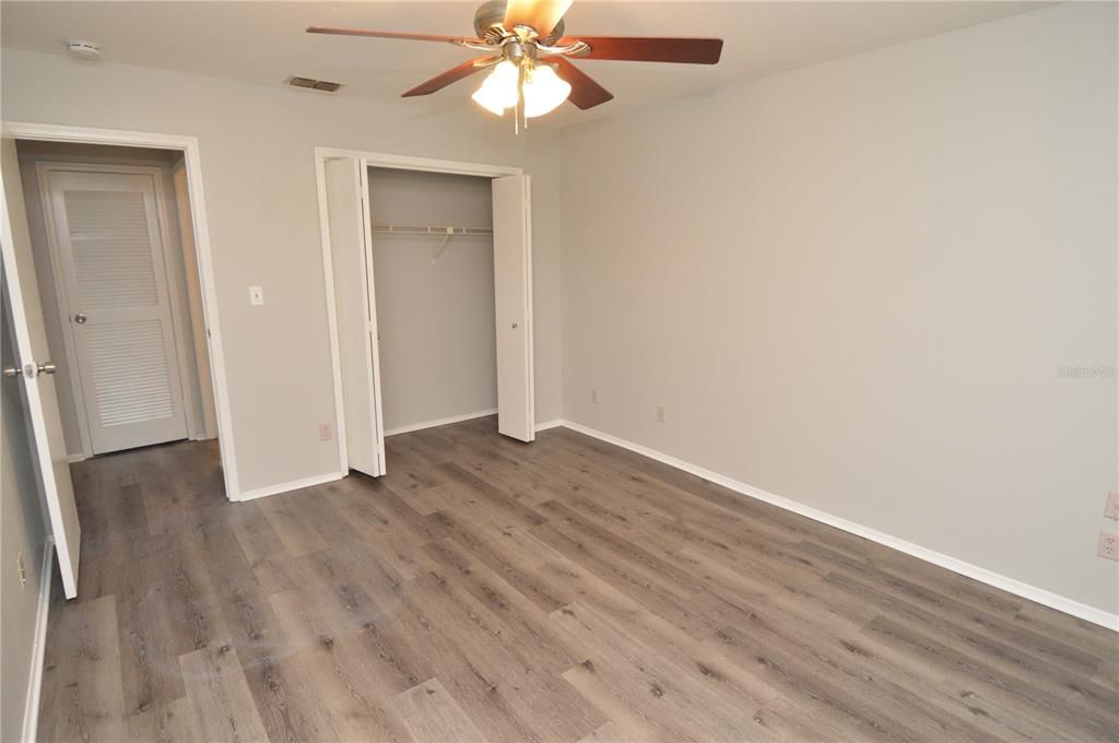 Active With Contract: $1,300 (1 beds, 1 baths, 525 Square Feet)