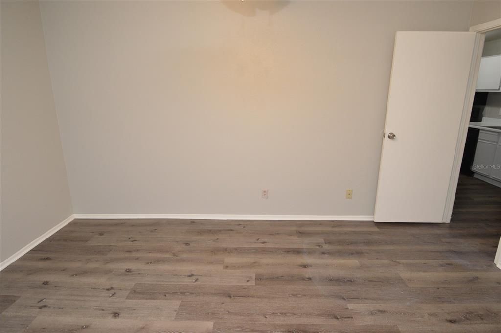 Active With Contract: $1,300 (1 beds, 1 baths, 525 Square Feet)