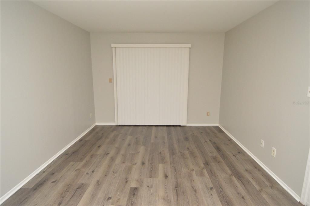 Active With Contract: $1,300 (1 beds, 1 baths, 525 Square Feet)