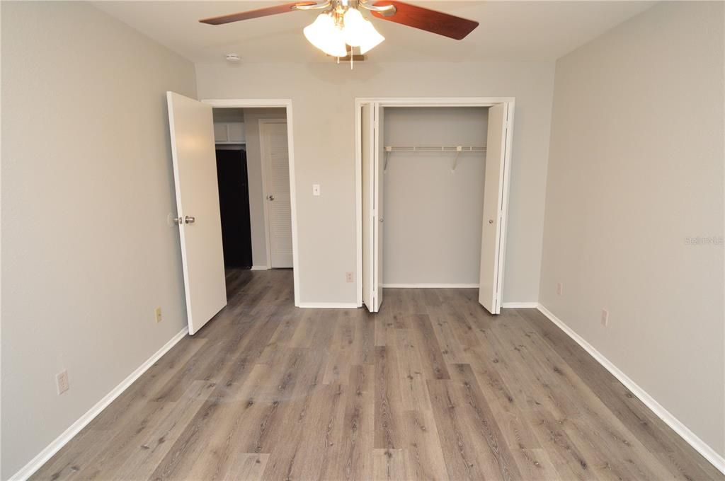 Active With Contract: $1,300 (1 beds, 1 baths, 525 Square Feet)