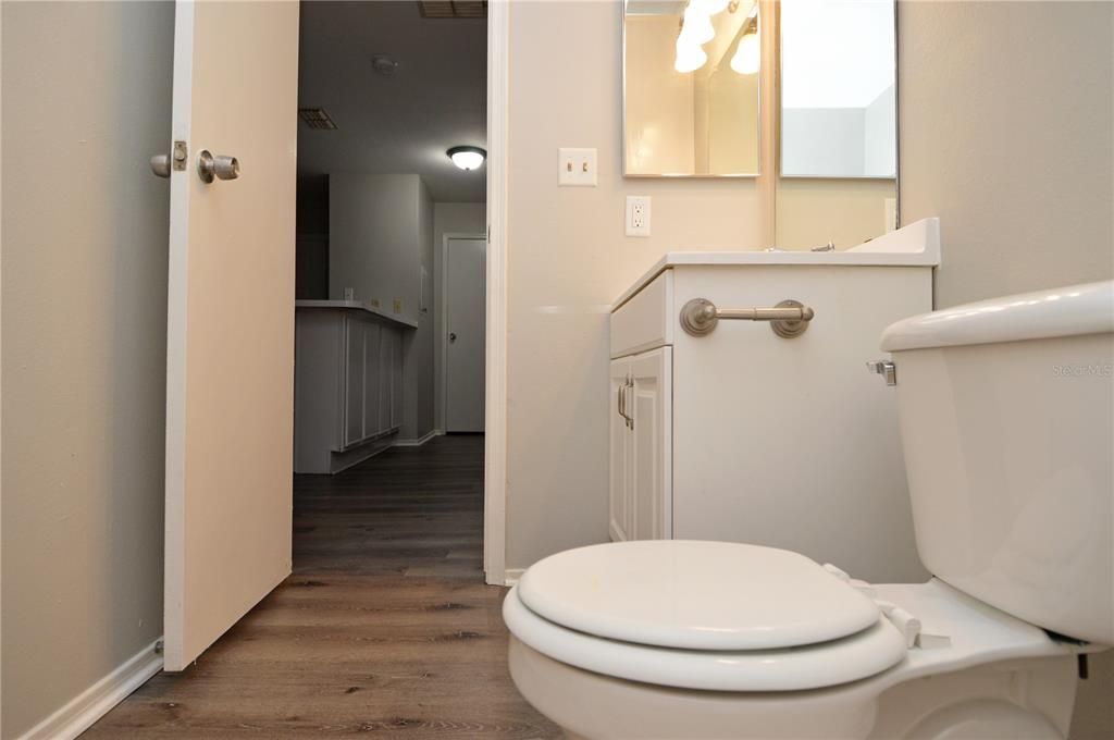 Active With Contract: $1,300 (1 beds, 1 baths, 525 Square Feet)
