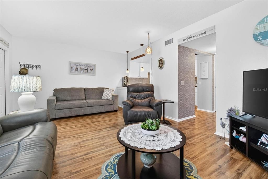 На продажу: $119,995 (1 спален, 1 ванн, 825 Квадратных фут)