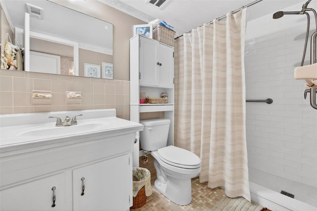На продажу: $119,995 (1 спален, 1 ванн, 825 Квадратных фут)