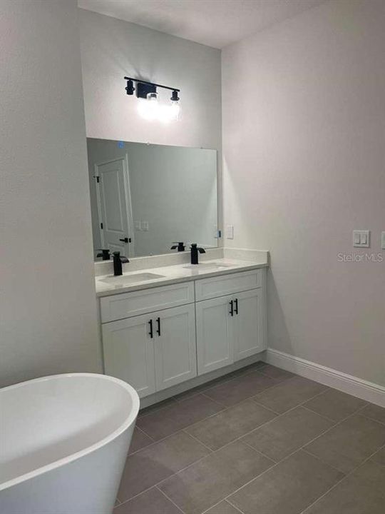 For Rent: $2,100 (4 beds, 2 baths, 1833 Square Feet)
