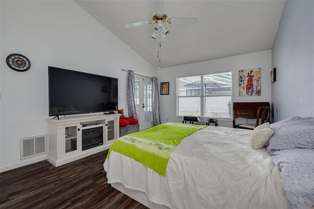 For Sale: $459,000 (3 beds, 2 baths, 1523 Square Feet)