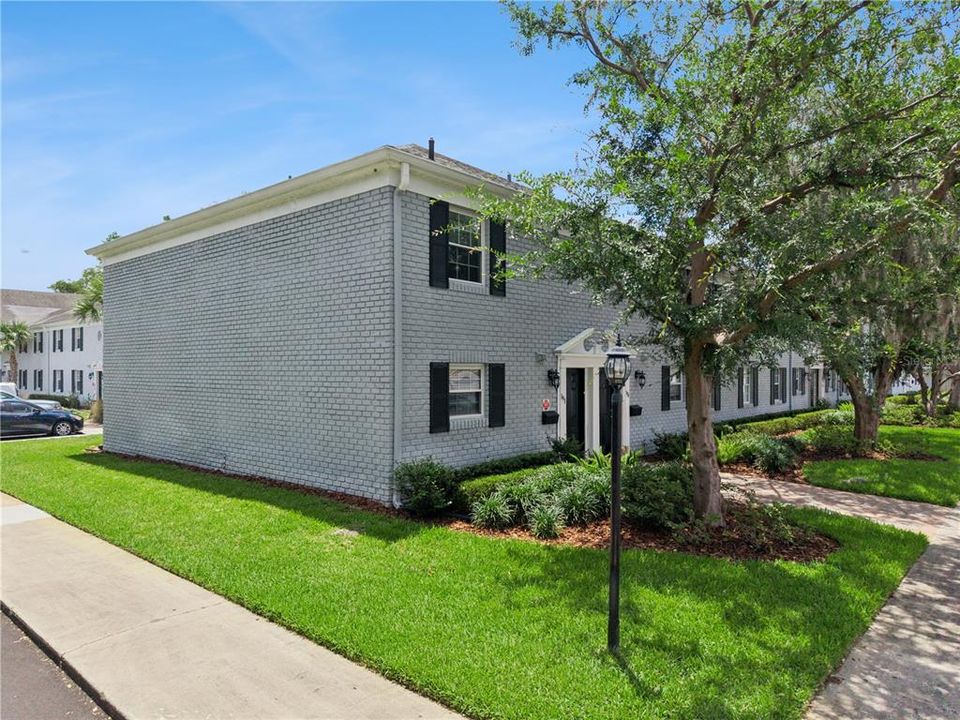 For Sale: $248,900 (2 beds, 2 baths, 1300 Square Feet)