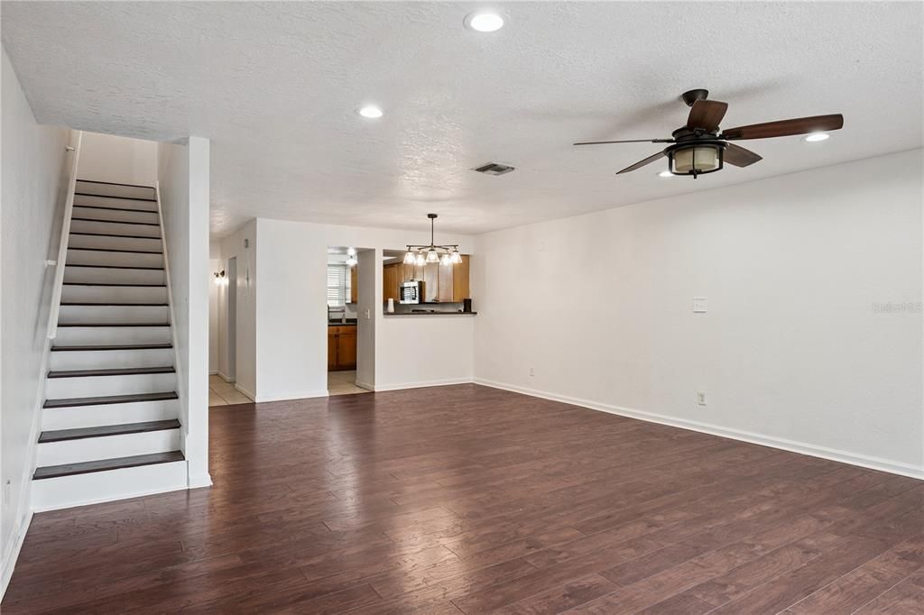 For Sale: $248,900 (2 beds, 2 baths, 1300 Square Feet)