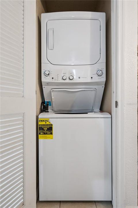 For Sale: $248,900 (2 beds, 2 baths, 1300 Square Feet)