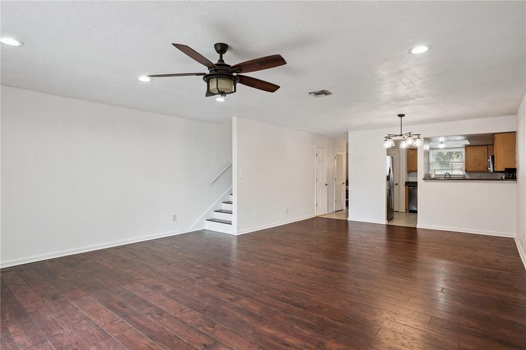 For Sale: $248,900 (2 beds, 2 baths, 1300 Square Feet)