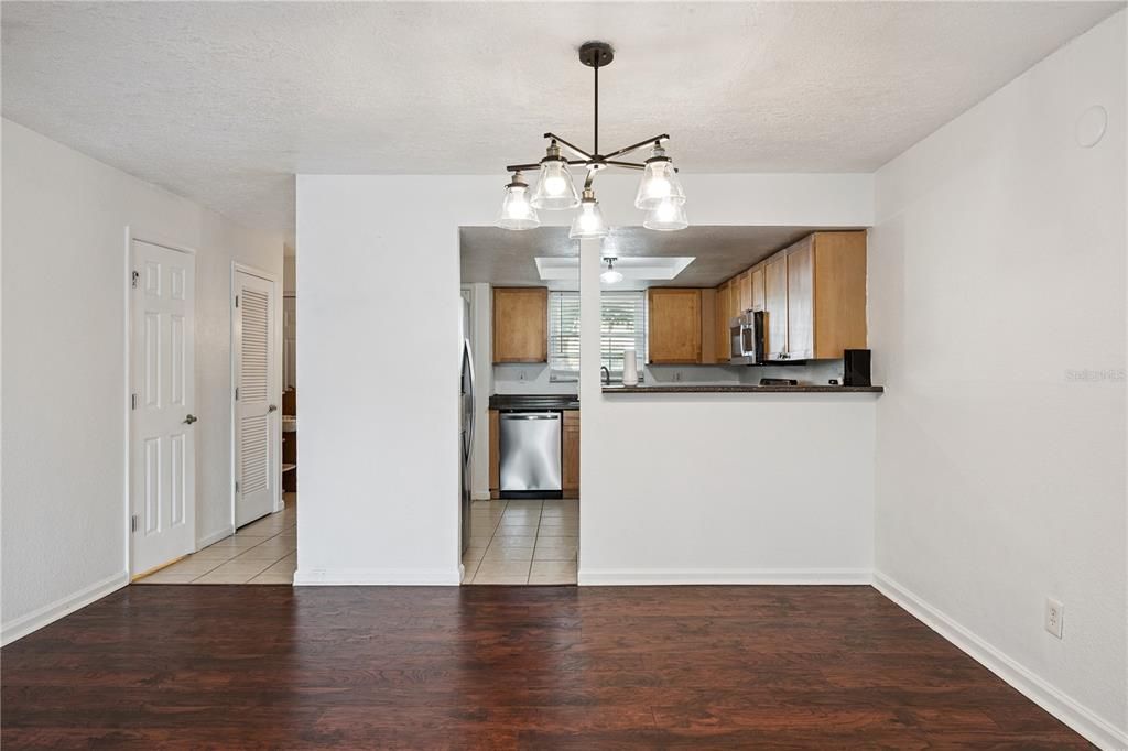 For Sale: $248,900 (2 beds, 2 baths, 1300 Square Feet)