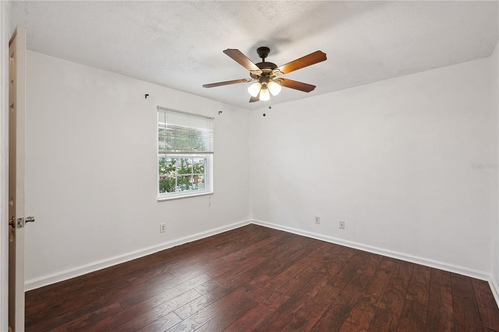 For Sale: $248,900 (2 beds, 2 baths, 1300 Square Feet)