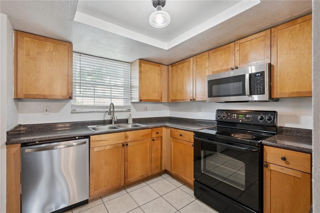 For Sale: $248,900 (2 beds, 2 baths, 1300 Square Feet)