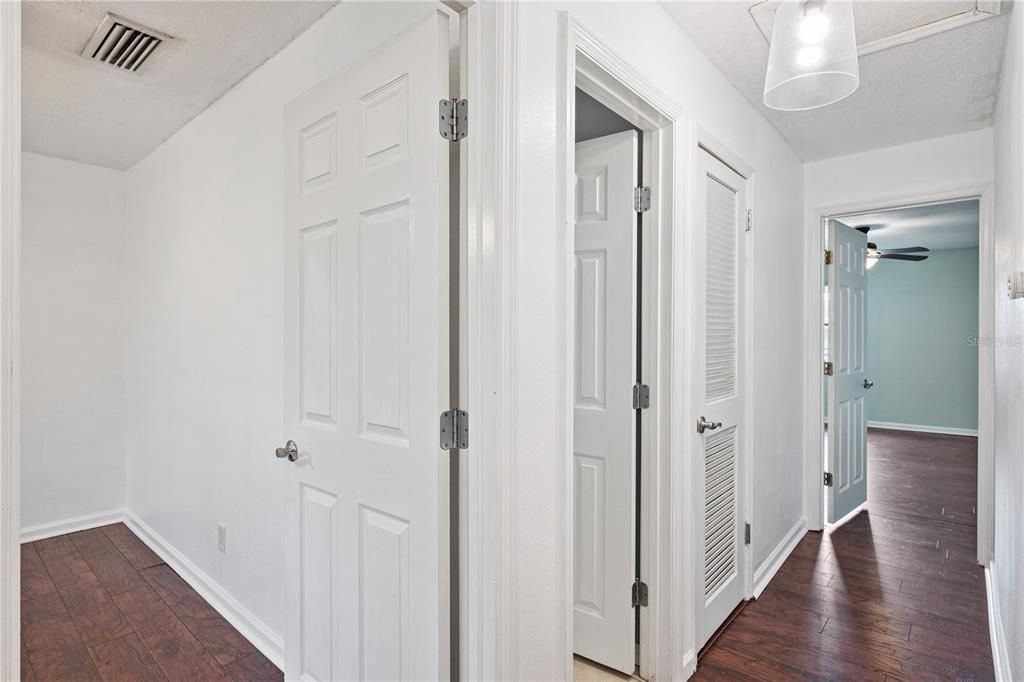 For Sale: $248,900 (2 beds, 2 baths, 1300 Square Feet)