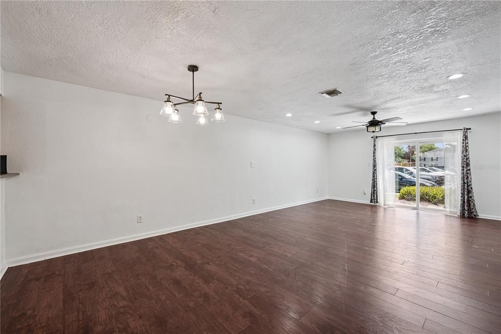 For Sale: $248,900 (2 beds, 2 baths, 1300 Square Feet)