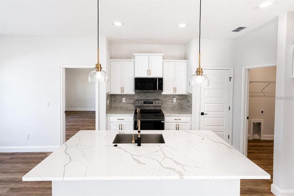 For Sale: $399,900 (4 beds, 2 baths, 1800 Square Feet)