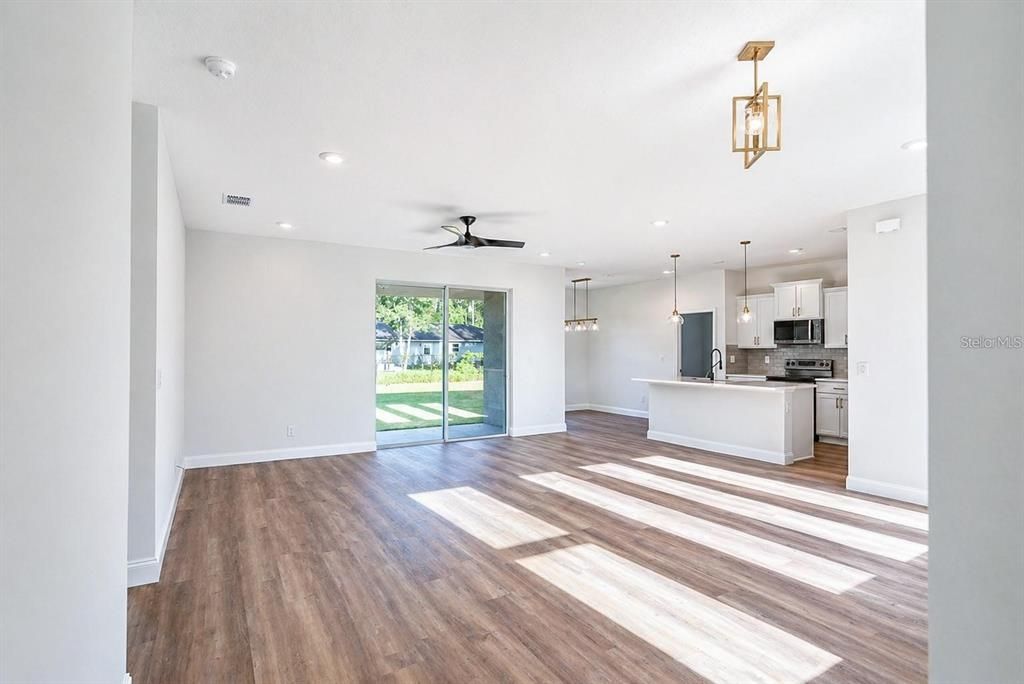 For Sale: $399,900 (4 beds, 2 baths, 1800 Square Feet)
