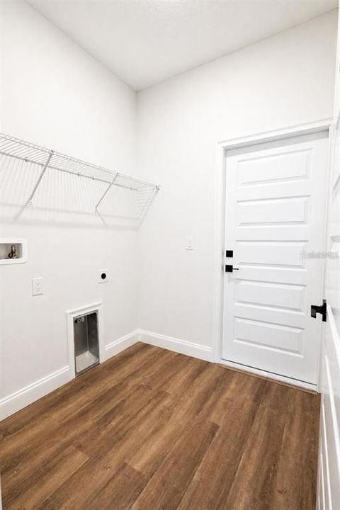 For Sale: $399,900 (4 beds, 2 baths, 1800 Square Feet)