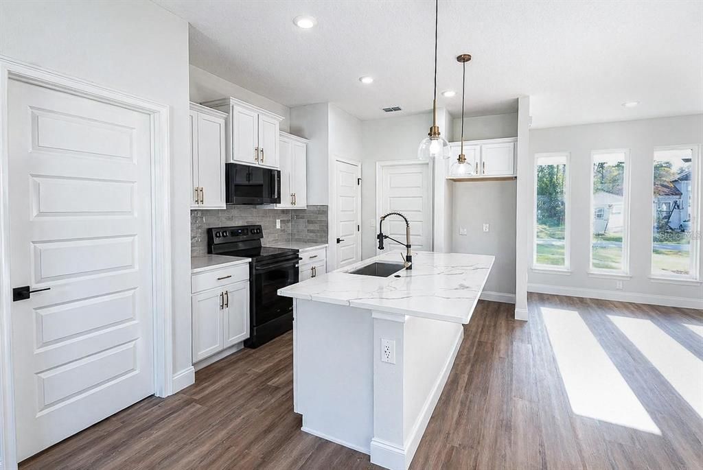 For Sale: $399,900 (4 beds, 2 baths, 1800 Square Feet)