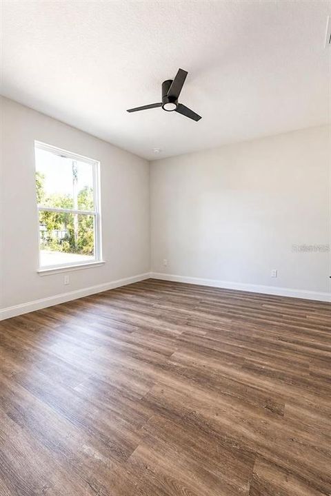 For Sale: $399,900 (4 beds, 2 baths, 1800 Square Feet)